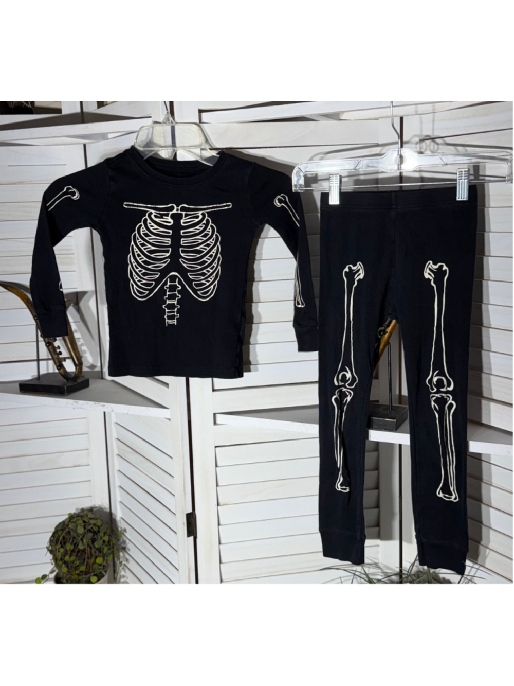 Old Navy kids skeleton pJ black white glow in the dark Halloween gothic sz 5T